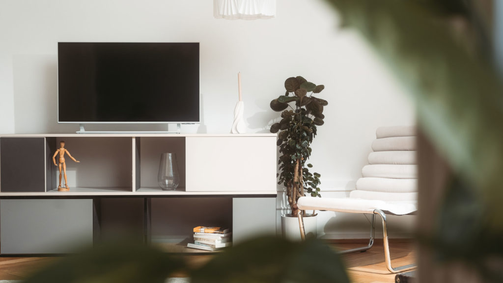 Meuble TV Hecko dans un salon lumineux